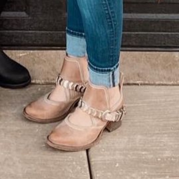 Freebird Blade Booties / Taupe / Size 7 - Picture 2 of 2